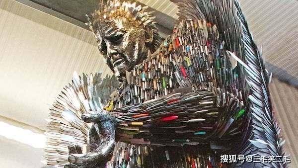 原创世界最悲伤的雕像用10万把刀打造每把背后都有一个故事