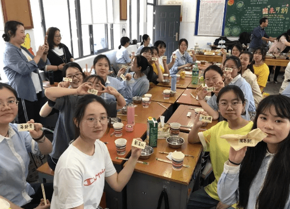 原创10年之约的高中同学聚会成了差生聚集地为啥学霸不来