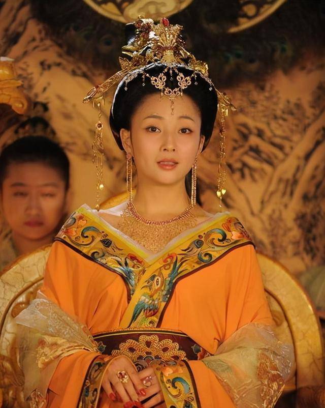 殷桃的长相十分漂亮,而且有着非常高超的演技,在武则天秘史中殷桃演出