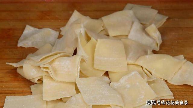 原创今天才知道,原来馄饨皮还能这样吃,实在太香了,上桌就抢光