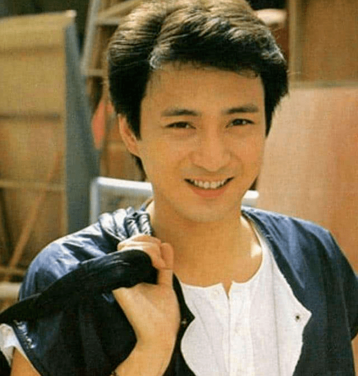 但1992年,才34岁的汤镇业在出演《鹿鼎记2神龙教》时已经开始发福