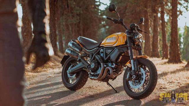 50周年纪念 70年代风格的复古摩托scrambler ducati 1100 tribute pro