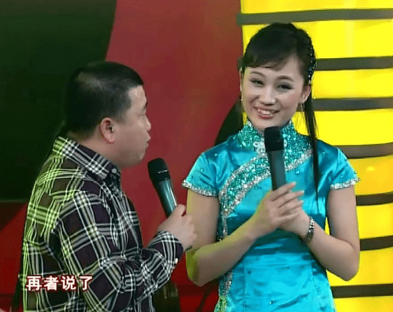 个人正在热恋,本身也非常默契, 再加上二人转里原本夫妻档就很受欢迎