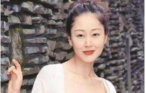 前夫曾和蒋勤勤传绯闻,在婚后患上抑郁症,一代女神香消玉损