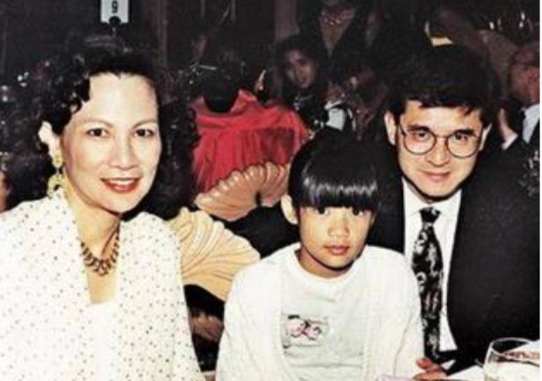 原创罗康瑞与朱玲玲共享财产,发妻何晶洁愤怒,儿女为何不愿争接班人