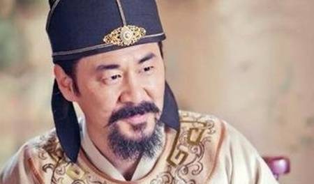 为了能够青史留名,赵匡胤也算下了血本,不过大丈夫能屈能伸,即使他身