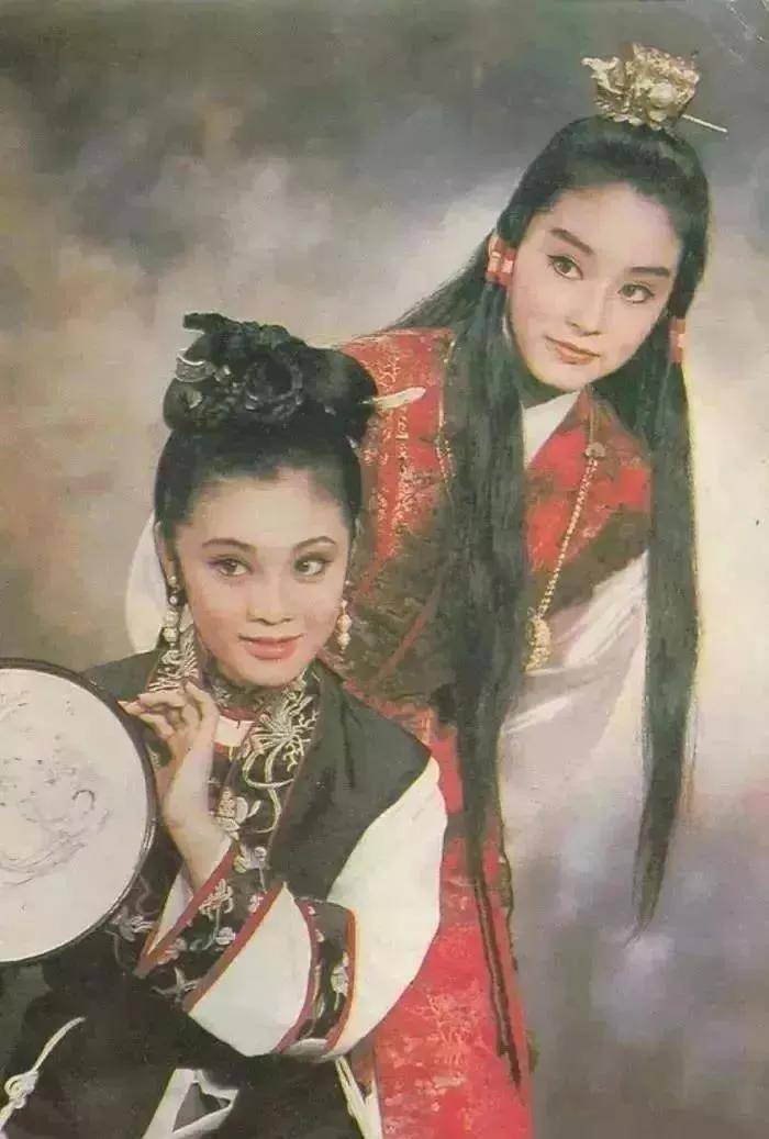 到风流潇洒,俊逸不凡的贾宝玉; ▲1986年《刀马旦》中短发的林青霞