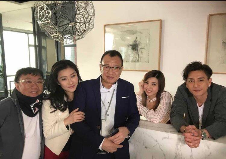 原创tvb老戏骨许绍雄女儿订婚,72岁身体硬朗,无理由宠女惹人羡