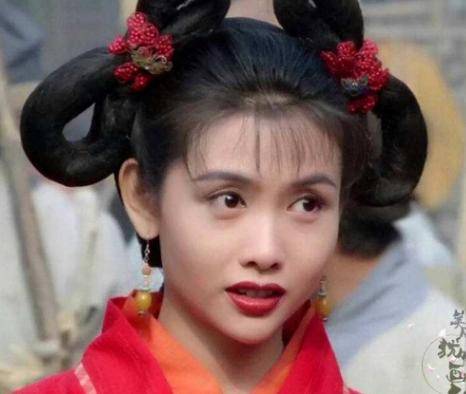 在《倚天屠龙记》当中的小昭,充满了少女气息,即甜美又靓丽.