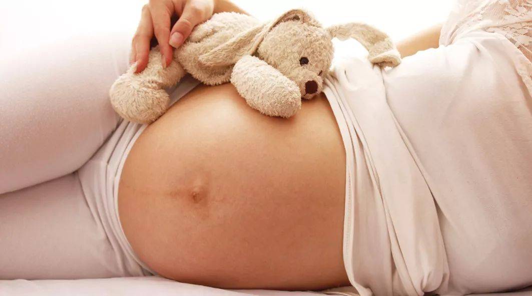 孕妈改掉三个坏习惯,或能阻断妊娠纹的源头,还你一个白净的孕肚