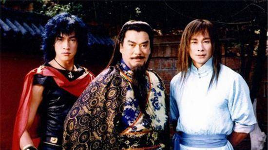 19年后,《风云》中的剑晨,因为穿裙子男扮女装演老师