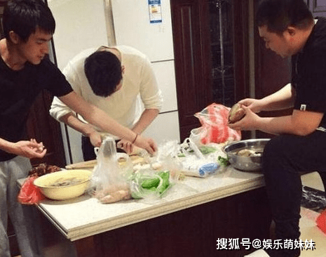 带你看看林更新住的豪宅,收纳柜摆满了小黄人,这也太