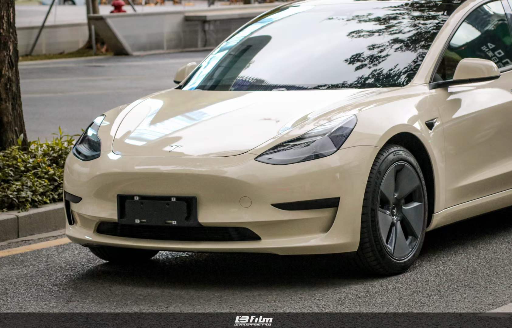 特斯拉model3全车lb改色膜高亮卡其米兰