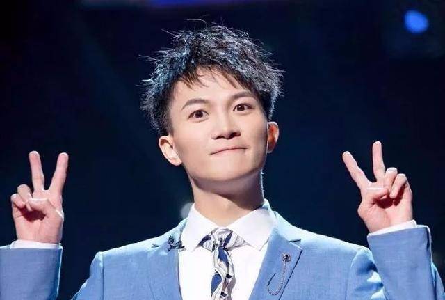 原创周深在音乐的原地踏步在综艺的火热未来将何去何从