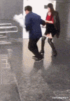 是男人和女人的区别想着棍子不注意的时候跳过去,结果被发现了过分了