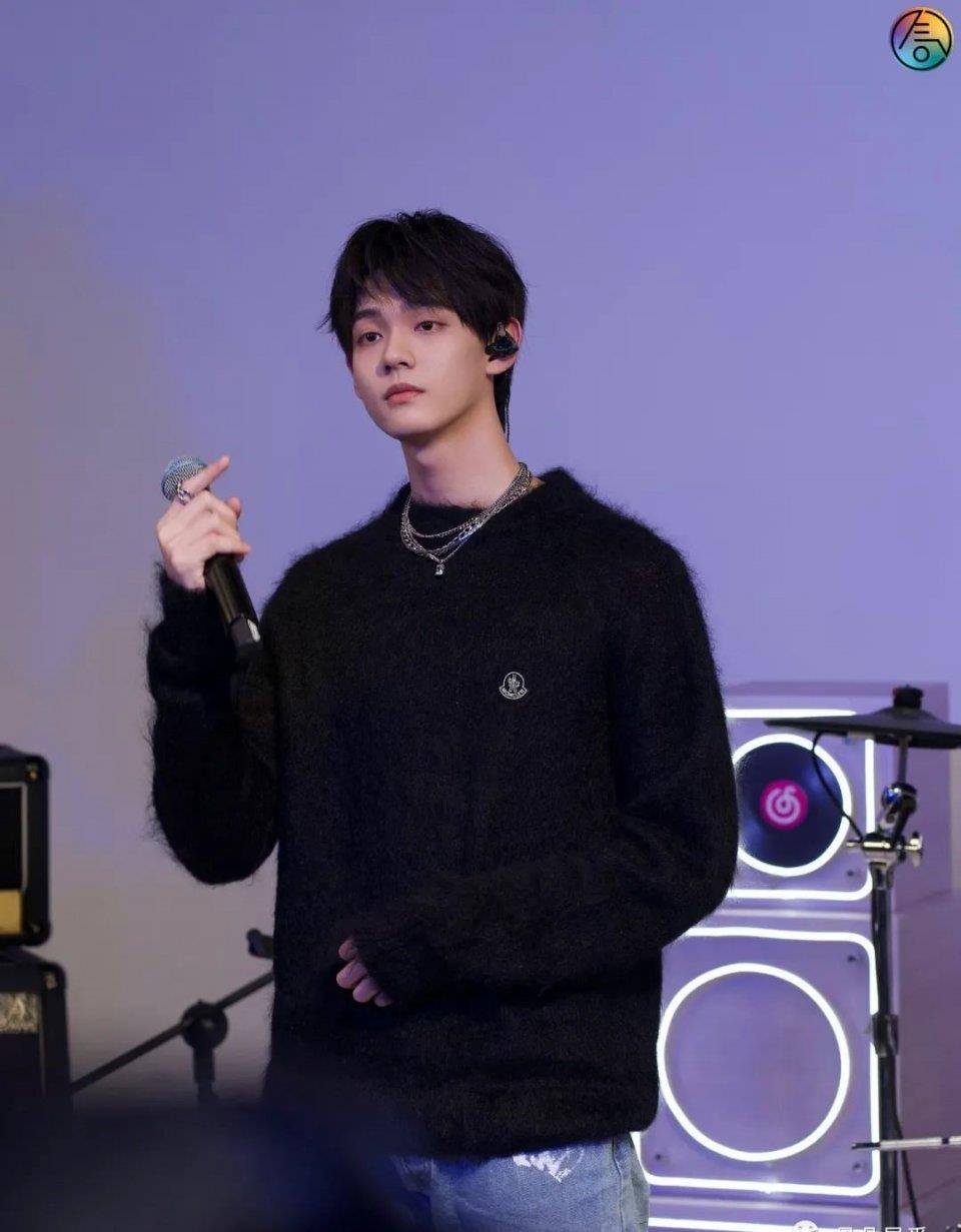 比如赵珂和李润祺负责扛起"表达欲"的大旗,田鸿杰和马哲在某些问题上