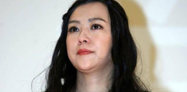 两次离婚后郝蕾开始放飞自我了?怎么突然胖了?_双眼皮