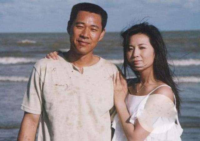 老戏骨吕丽萍,为何与张丰毅离婚?三婚嫁给孙海英的她?