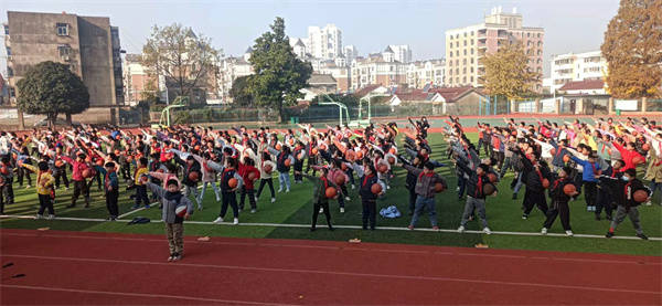 盱眙县城南实验小学树立学校教育健康第一,切实推进"阳光体育运动"