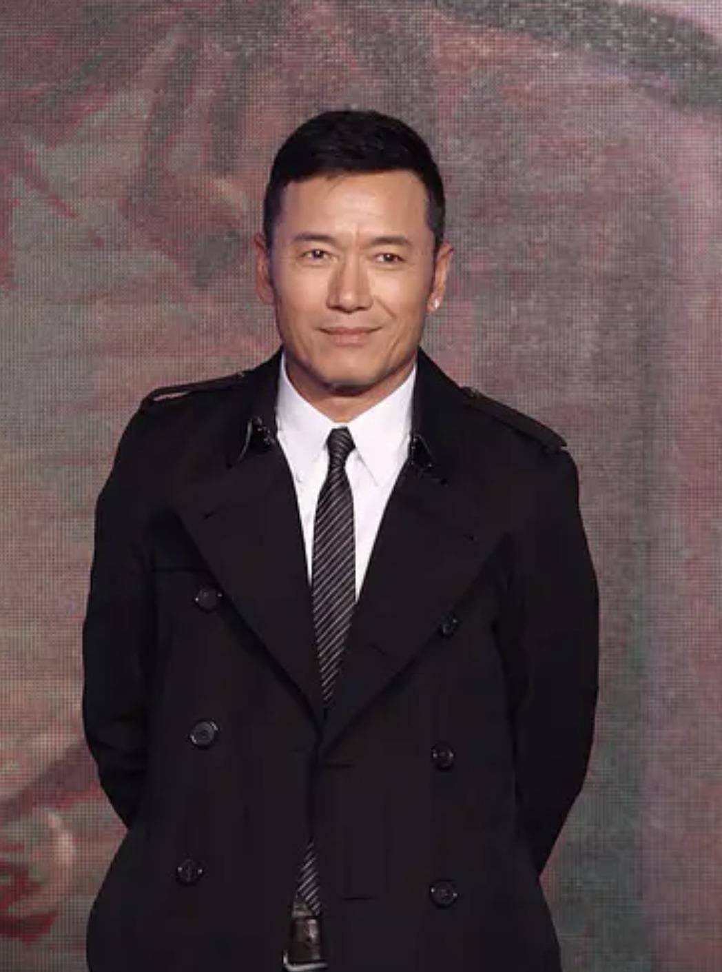 原创63岁苗侨伟儿子28岁生日!曝光儿子小时候的老照片,却不见妻子