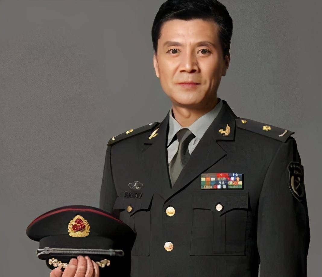 剧中的元帅就是刘之冰主演,少年时期的元帅是儿子刘思博扮演.
