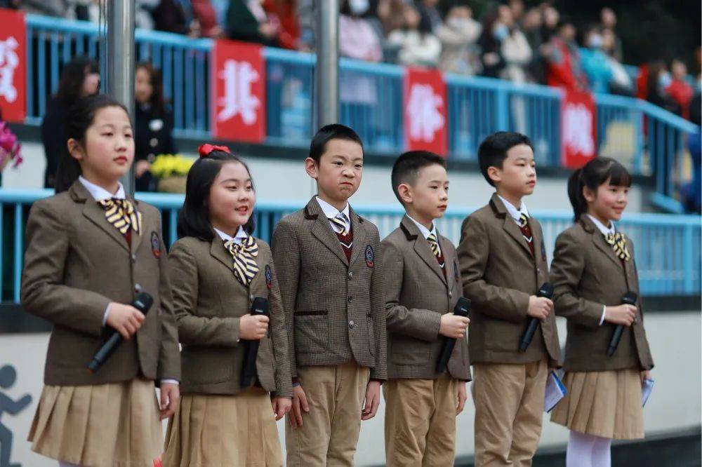 超美成都10所公办小学10所民办小学校服大pk哪一所是你的最爱