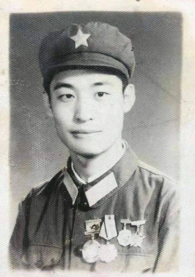 战场上的英雄浑身受伤九死一生,退伍后命运多舛车祸身