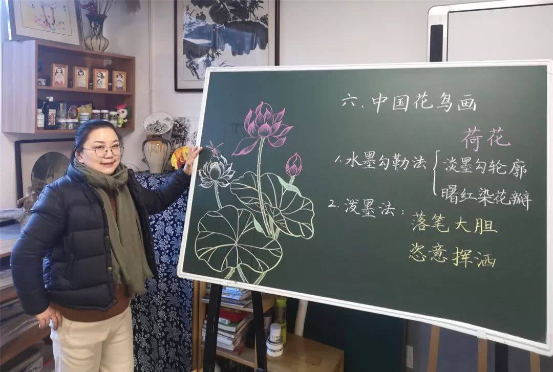 90后教师"板书"走红,新意十足,学生直呼:舍不得擦__大