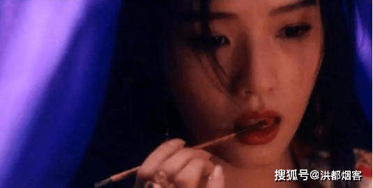 她本是火云邪神映霞的妹妹.同为六王爷收养的孤女.