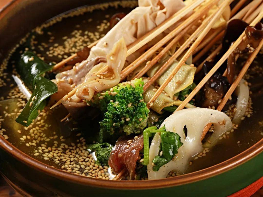 盼之家藤椒钵钵鸡揭秘:精选四川藤椒,打造清爽口味