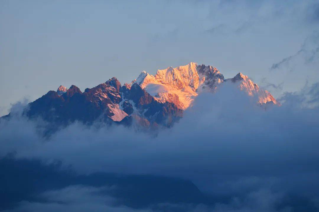 珠峰早被登顶,为何比其低3000多米的玉龙雪山,至今无?