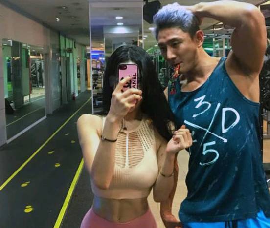 健身房的情侣们一起锻炼,不是秀恩爱,就是秀身材,羡慕