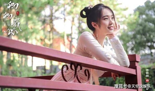 而她一点不在意,过后表现为性格非常乐观,不过在偶然机会跟南宫一昕