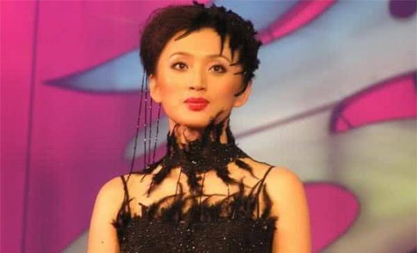 她被称为"小梅艳芳",嫁大12岁四婚老公,42岁不温不火却幸福_张澍_樟树
