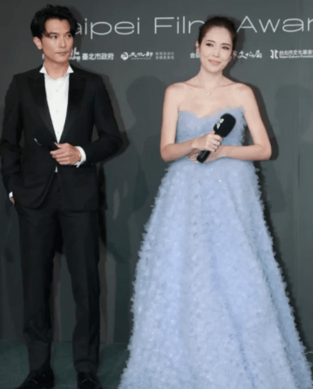 原创邱泽许玮甯结婚后首度受访承诺会办婚礼公开闪婚原因令人惊讶