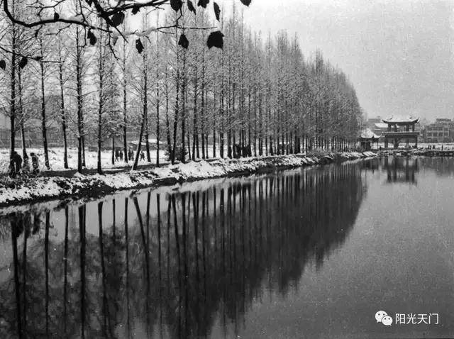 50张老照片带你回味从前_天门_东湖_集贸市场