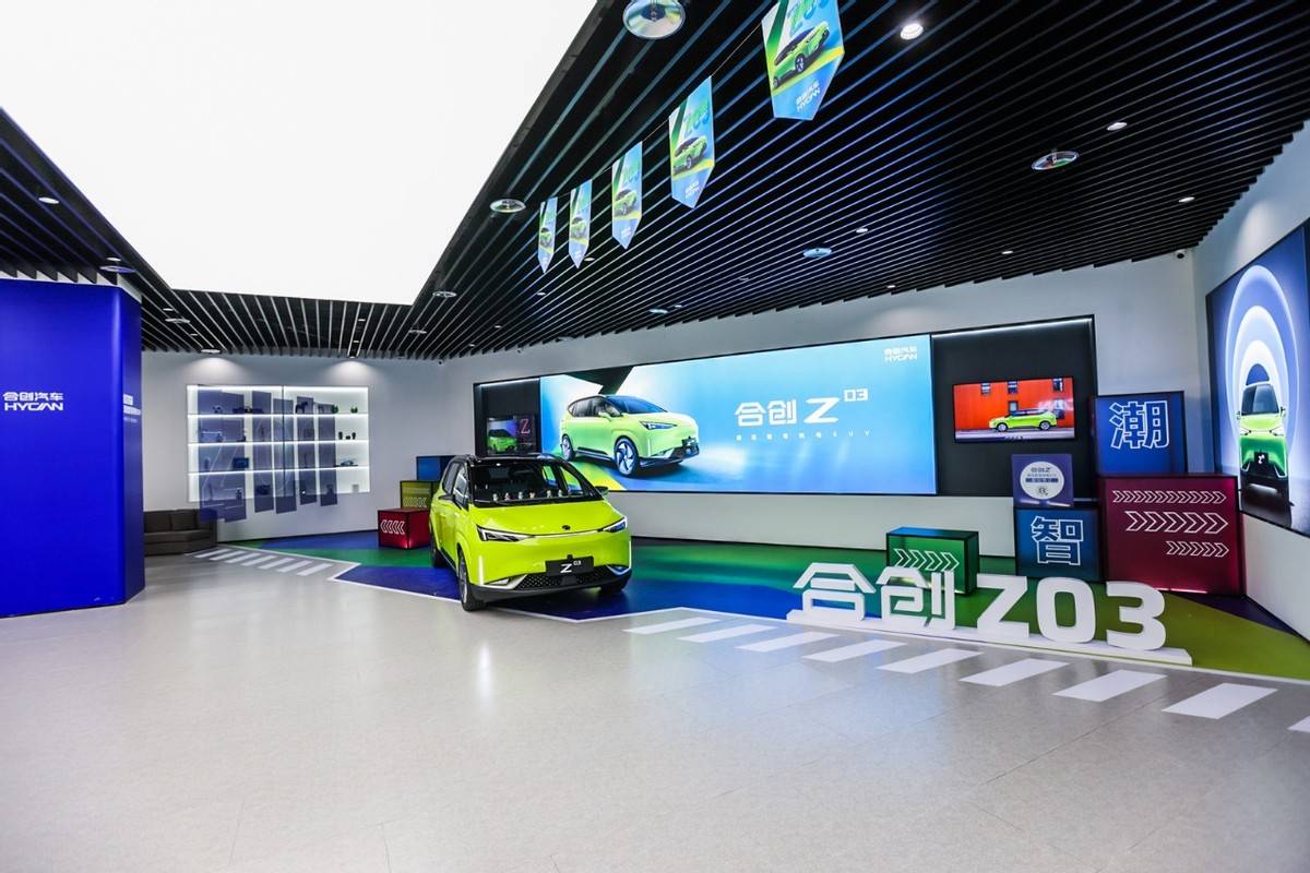 在店面设计上,合创汽车注重用户购车,选车的趣味性,强化与消费者的