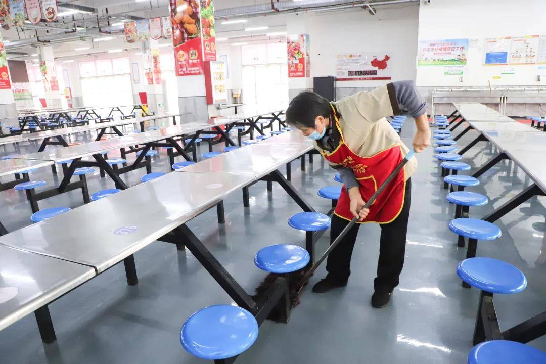 衡水桃城中学进行食堂安全卫生专项提升活动_工作