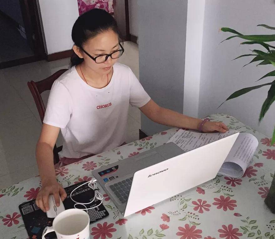 践行德育与爱的教育党员老师闫韵铮