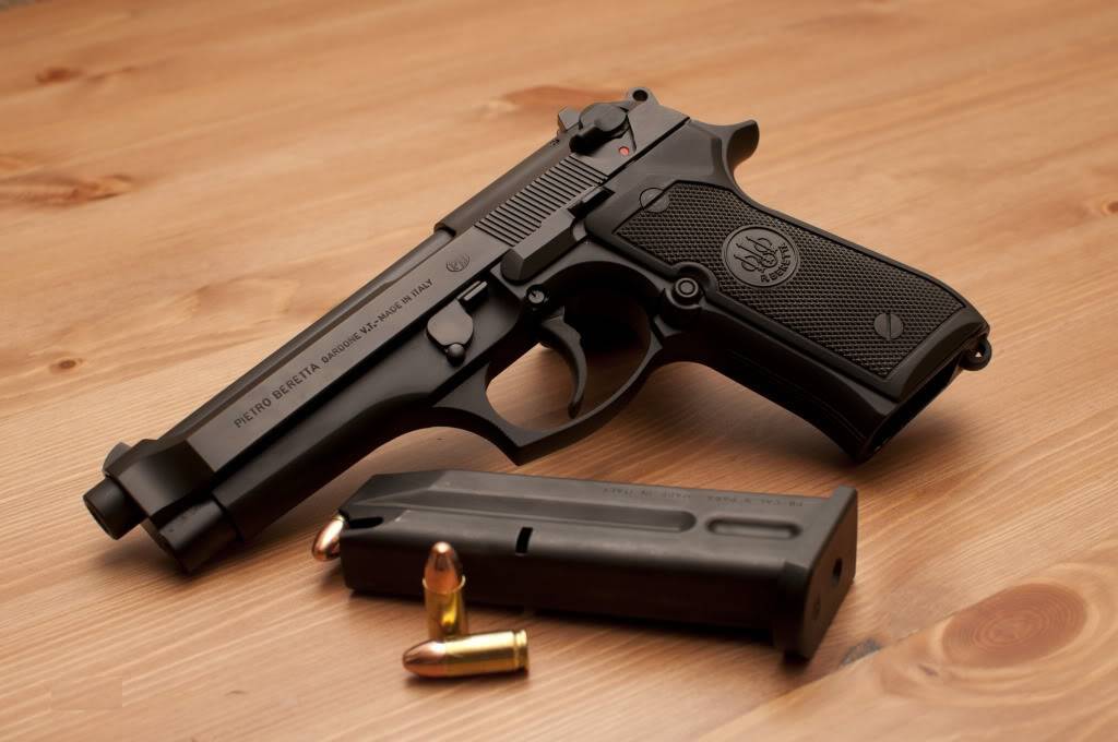 03,伯莱塔92fs西格绍尔p226是当今最优秀的手枪之一,枪身采用不锈钢
