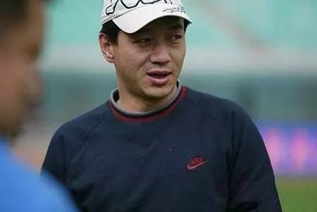 汤乐普(山东)李强最后与职业足球有关的经历,是在2004年曾经短暂担任