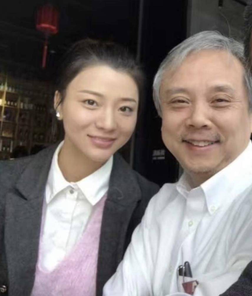 二婚娶小30岁娇妻,被疑奉子成婚?_妻子_平台_社交