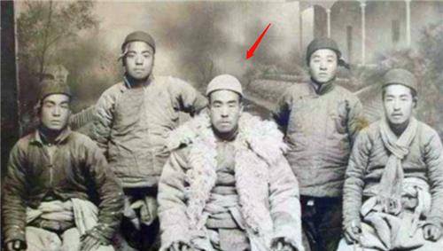 女匪首张淑贞确实漂亮,图8被枪决前藏了300箱黄金_谢文_土匪_陈德山