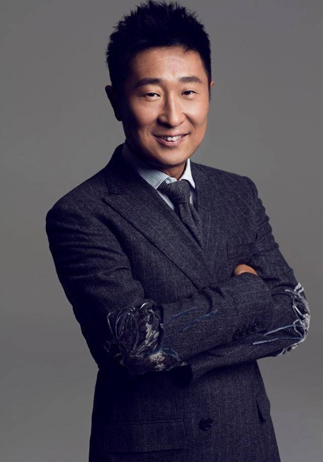 2005年,央视春晚晚会上,男扮女装的林永健,一句"干嘛呢,干嘛呢,你干嘛