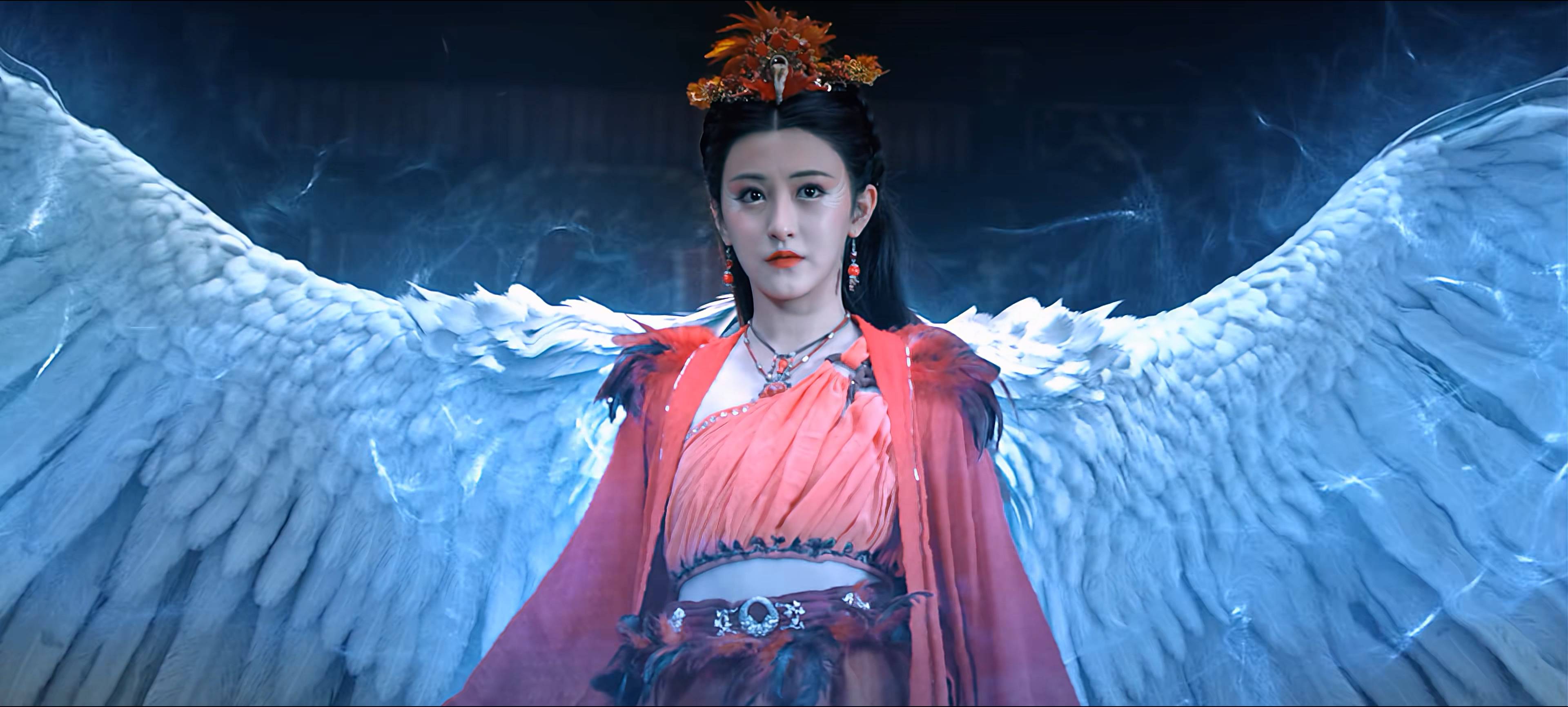 最后看看千雪妭在结尾黑化的造型,美丽动人实在是没得说!