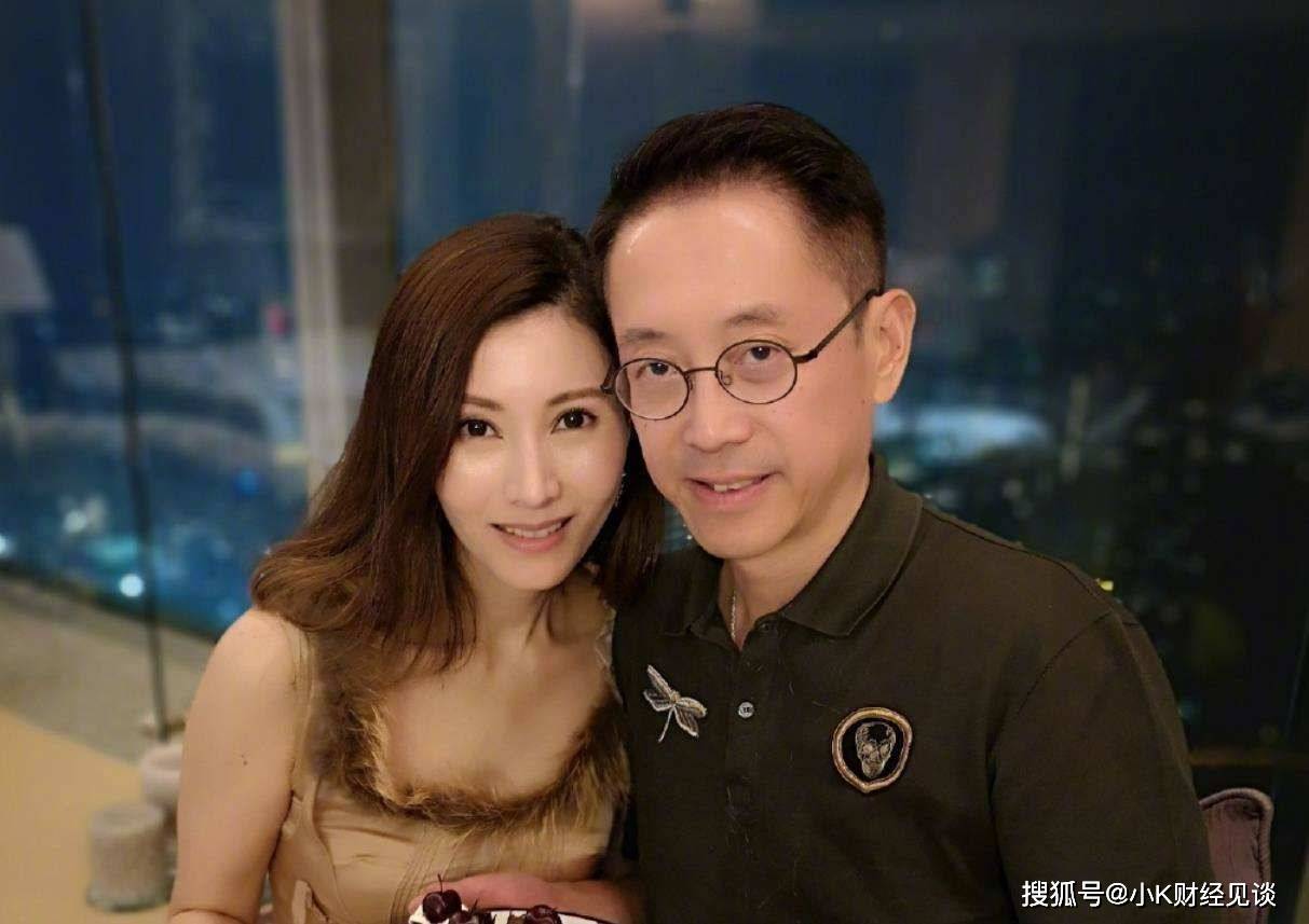 有网友曾说道,当时李大美人传出结婚的消息后,全香港的富太一直绷着的