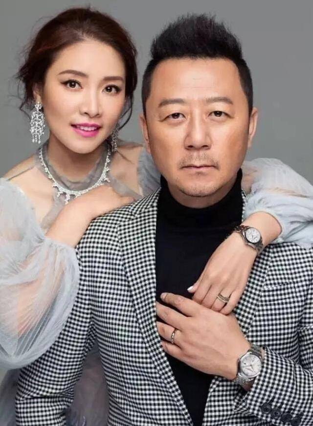演员郭涛去重庆拍戏时拍来一个老婆结婚16年生两子