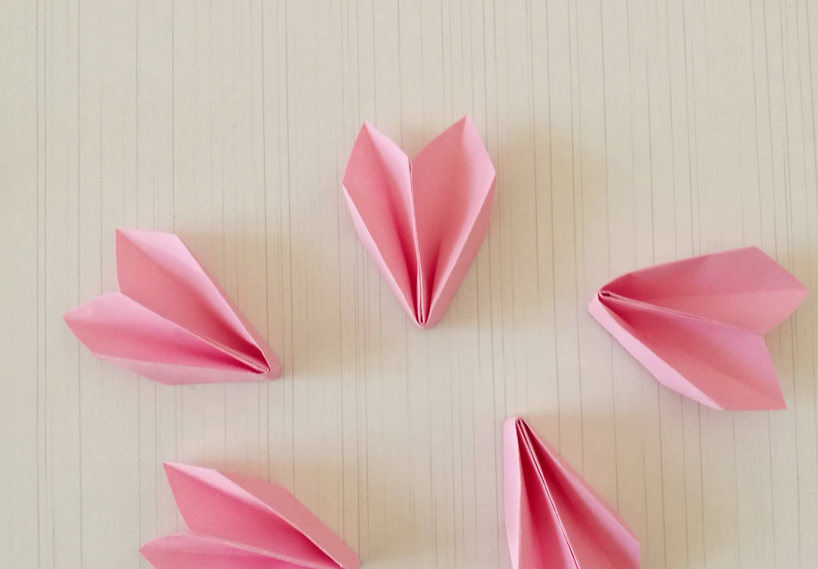 亲子手工,带孩子用彩色卡纸做一朵美丽的小花,有教程