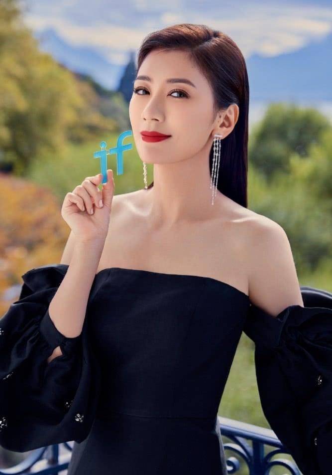 47岁贾静雯犹如20岁少女身材苗条分享年过40后如何保养