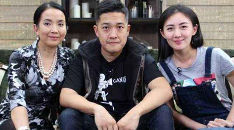 张博宇的母亲是我们喜爱的吕丽萍,也是一位资深女演